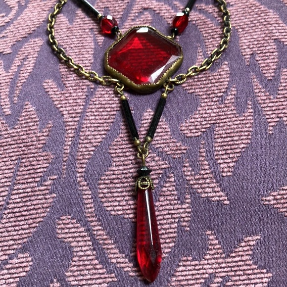 ANTIQUE NECKLACE DEEP RED GLASS STONE, BLACK BEADS THROUGH OUT DROP STONE BOTTOM - Picture 2 of 16
